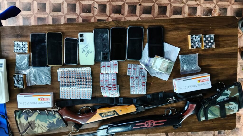 सुपेला पुलिस द्वारा जब्त अल्प्राजोलम टैबलेट और अन्य सामग्री